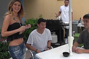 Lisann丝袜群交 Porn